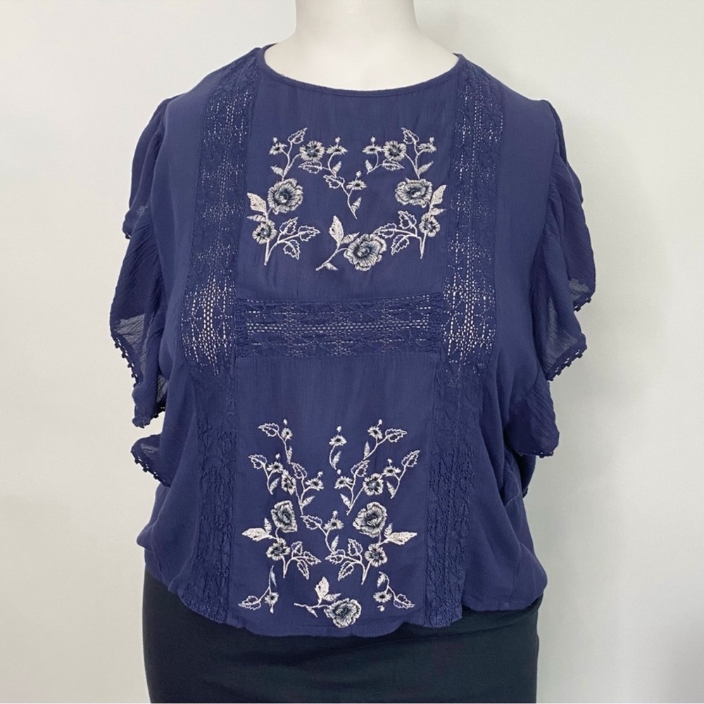 American Eagle navy blue embroidered top XXL